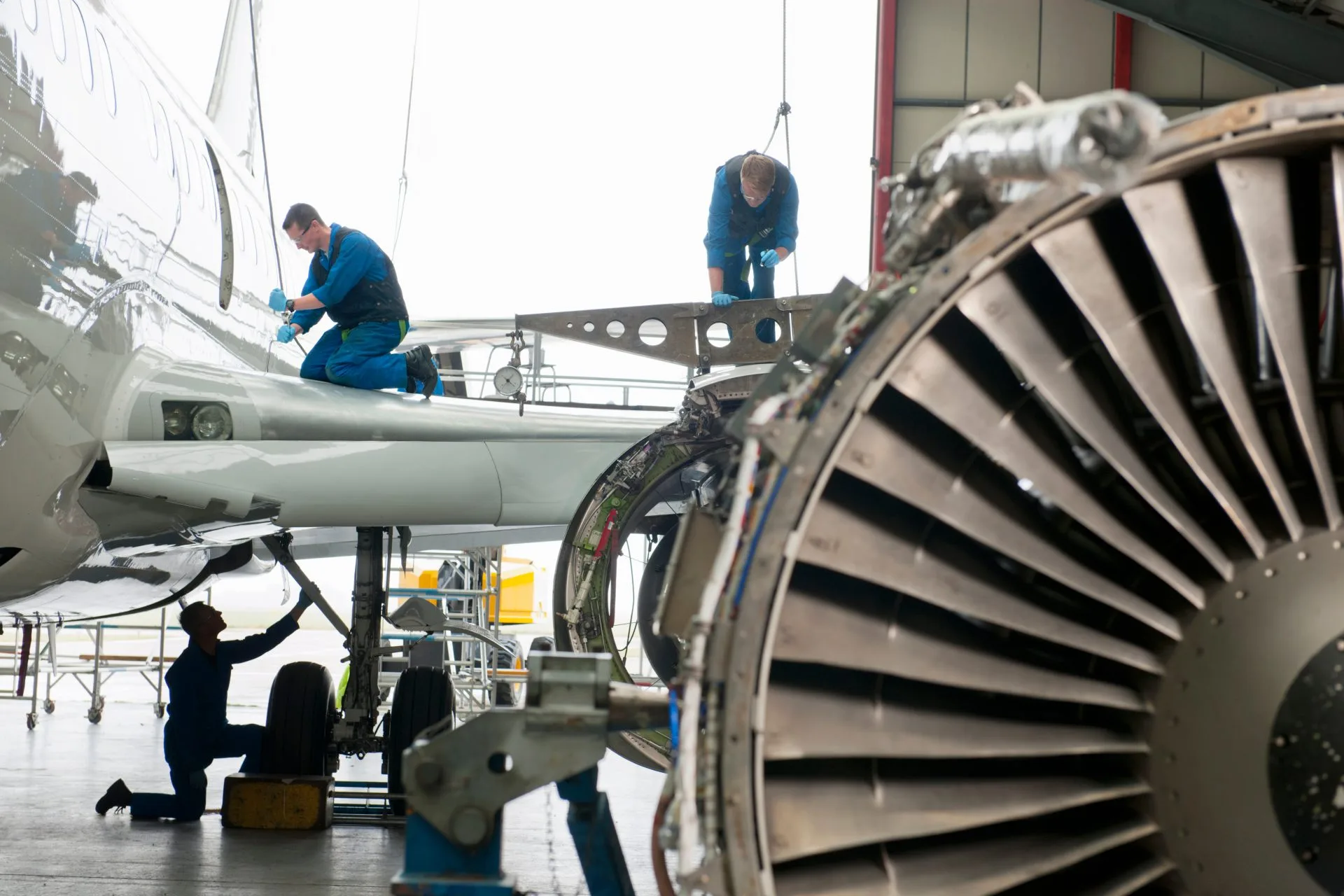 aircraft-maintenance-and-repair-professionals